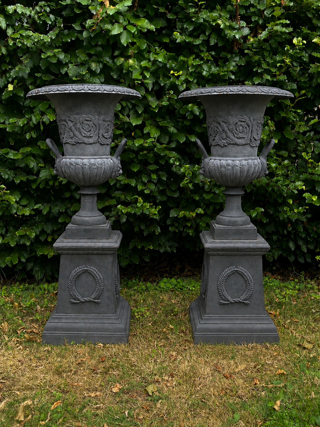 Amphore auf Sockel, Grau 104cm – Bild 3